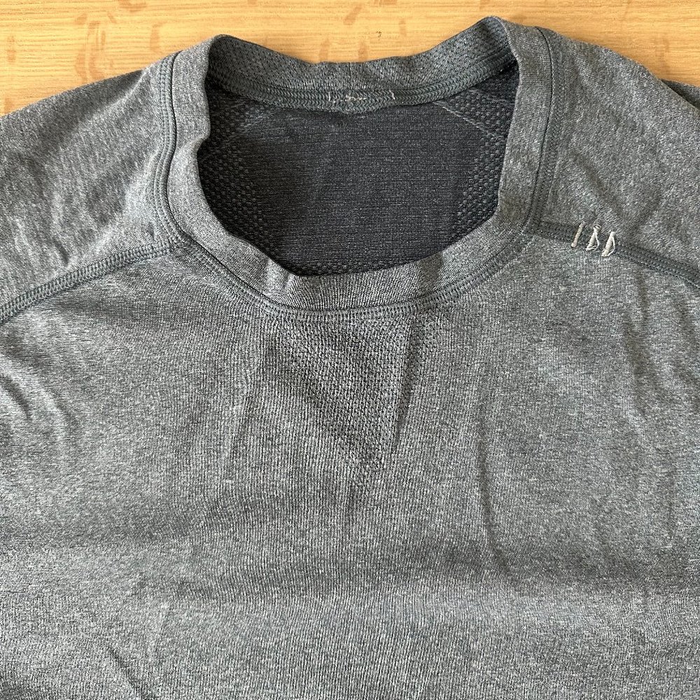 Lulu Lemon Men's L Gray T-Shirt